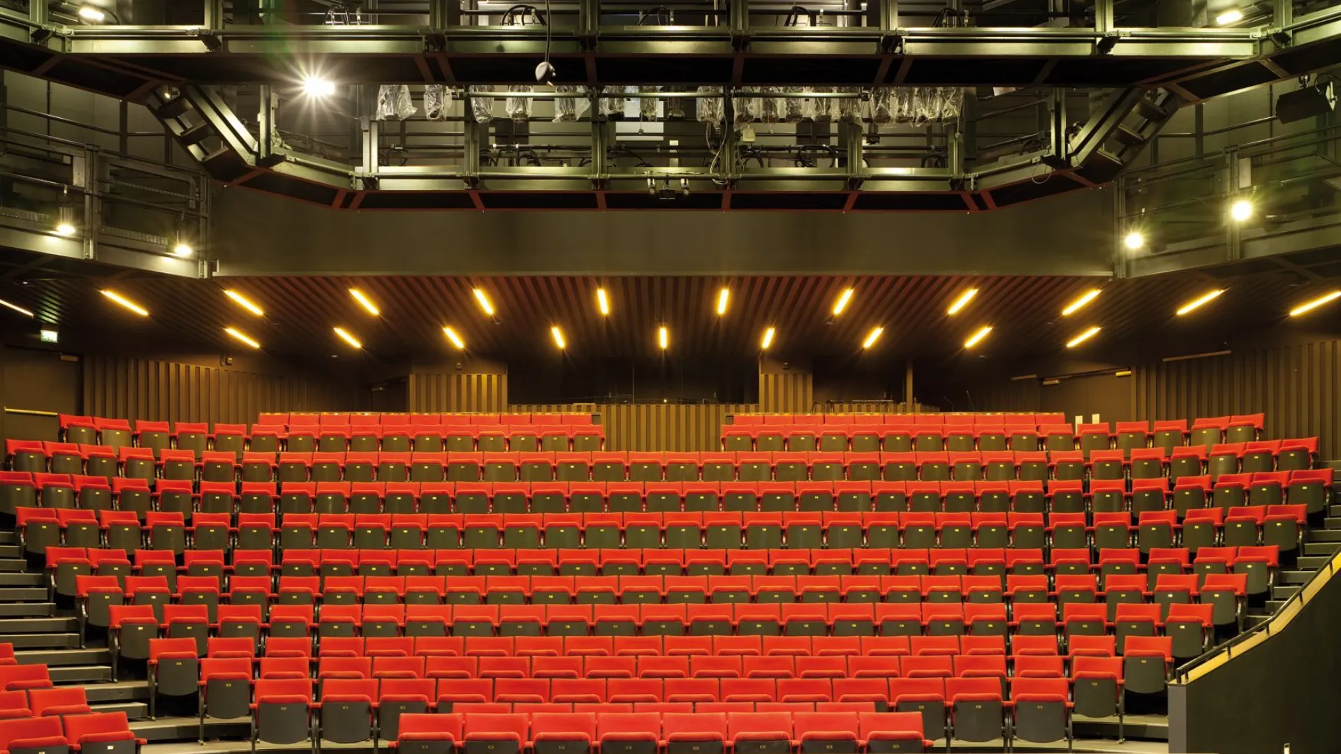 Interior with seats and stage of the Hull Truck Theatre designed by Wright & Wright Architects