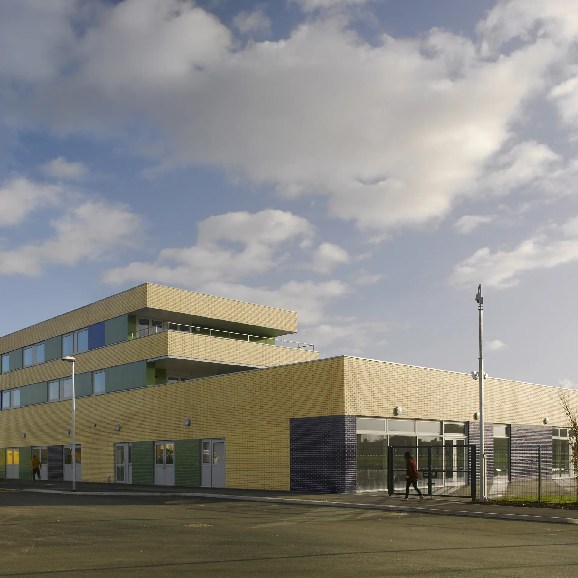 Exterior view of Oakfield School as seen from street level