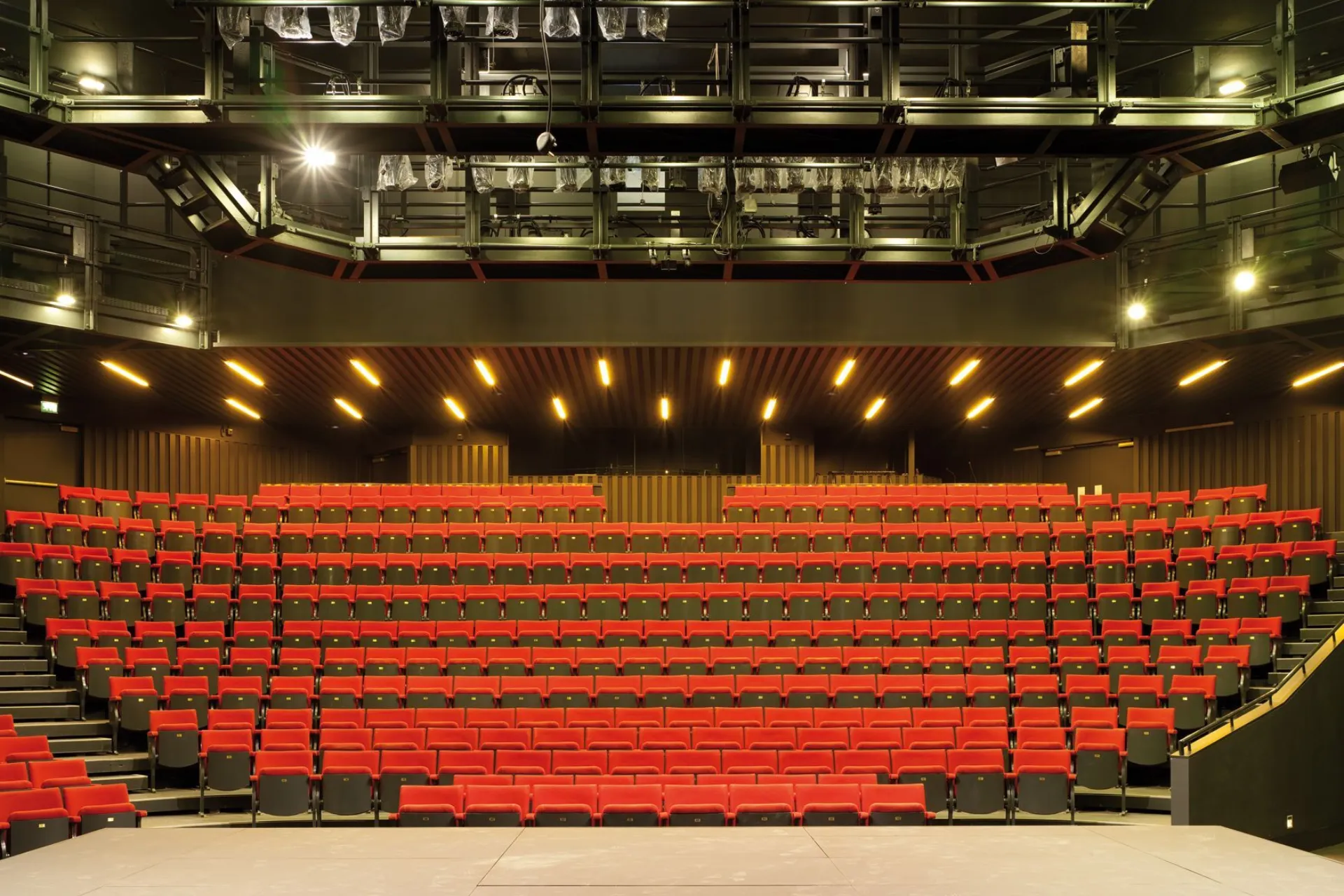 Interior with seats and stage of the Hull Truck Theatre designed by Wright & Wright Architects